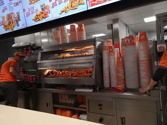 Popeyes Louisiana Kitchen'nin yemek ve ambiyans fotoğrafları 3