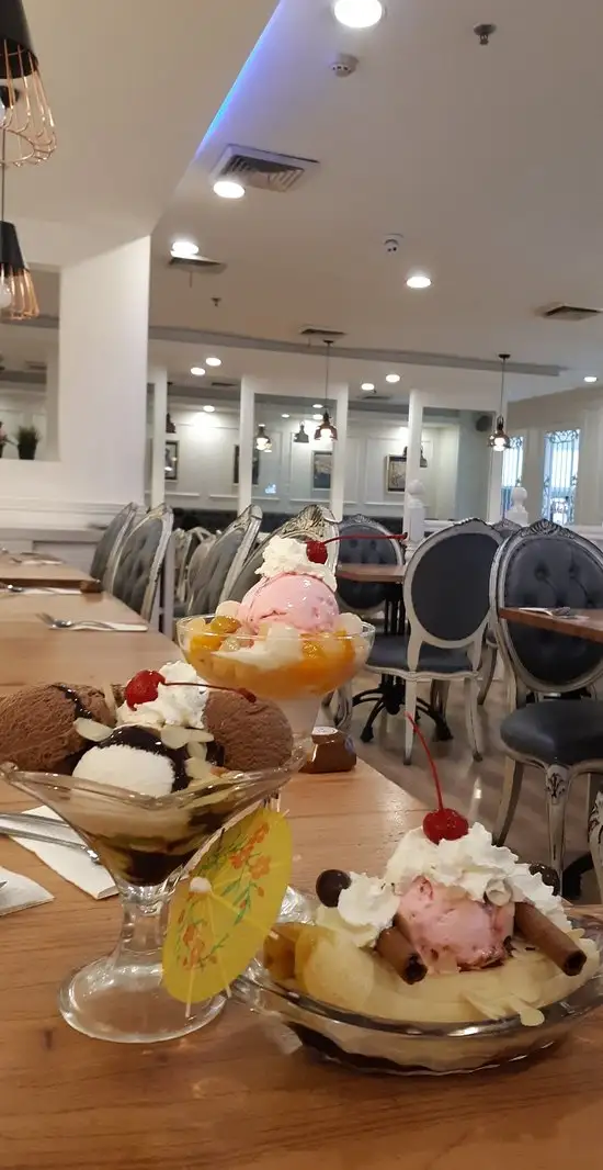 Gambar Makanan Fountain Ice Cream Cafe & Restaurant 18