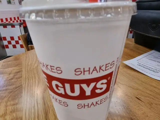 Five Guys Food Photo 15