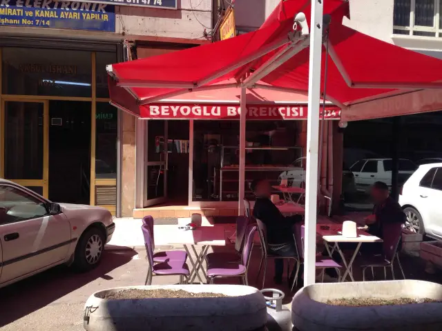Meşhur Beyoğlu Börek Cafe'nin yemek ve ambiyans fotoğrafları 3