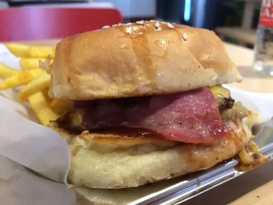 Bucks Properburger'nin yemek ve ambiyans fotoğrafları 8