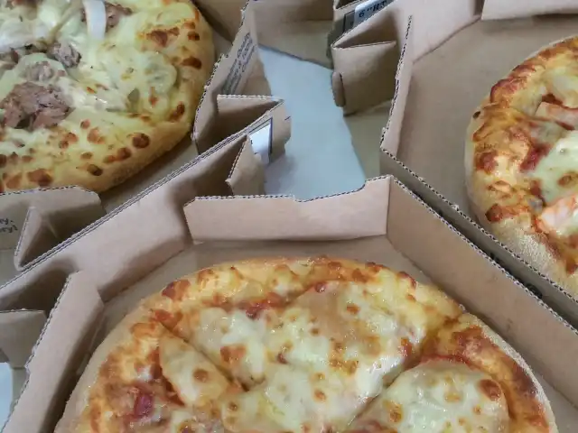 Domino's Pizza Food Photo 3