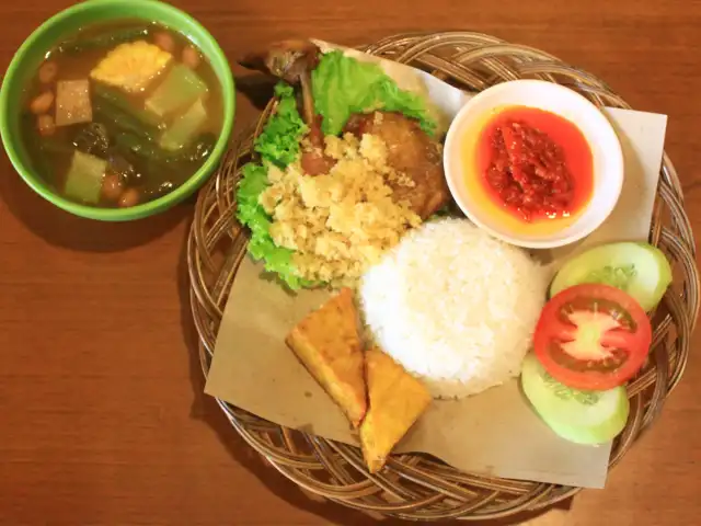 Gambar Makanan Ayam Tulang Lunak Keratonan 8