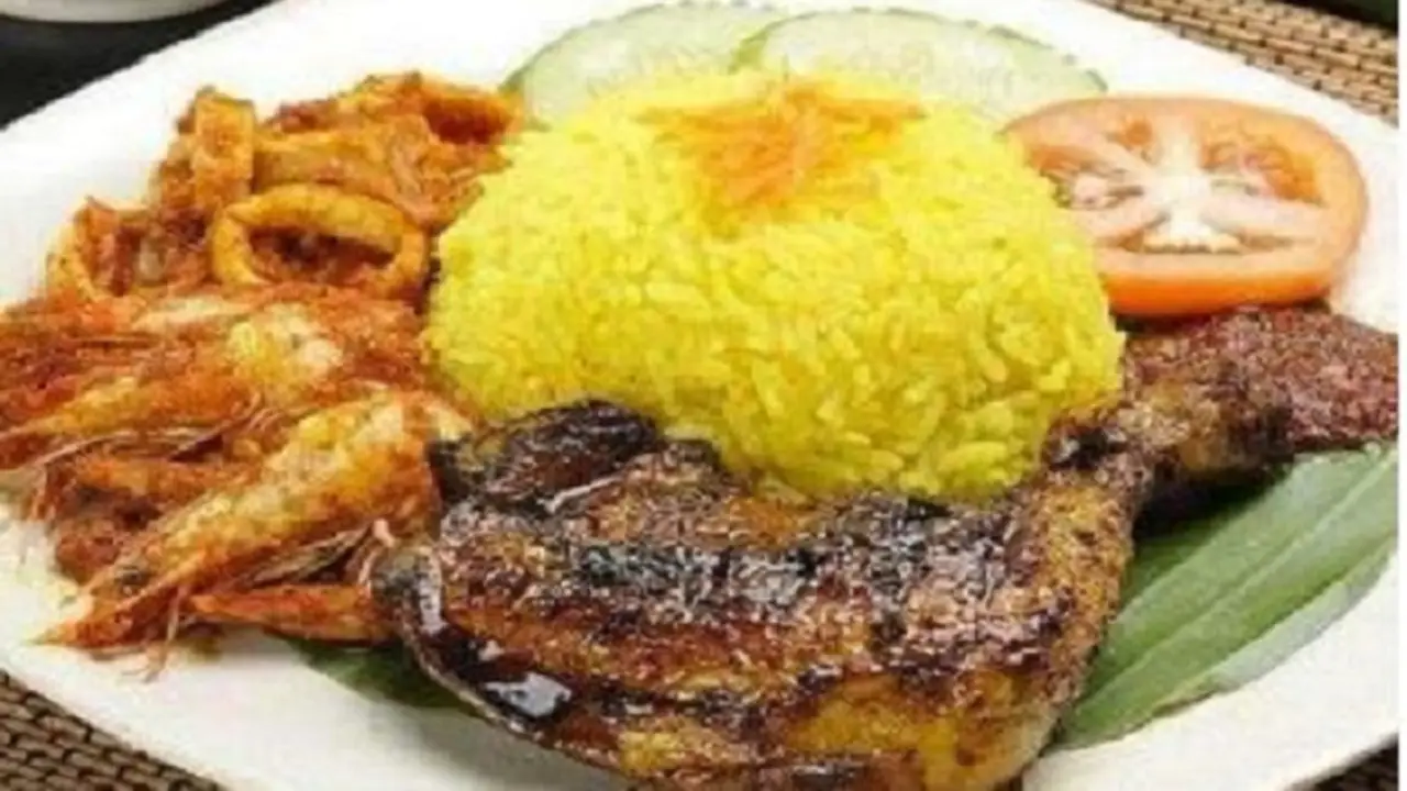 Nasi Ayam Panggang@TapakPasarMalamSaujanaUtama