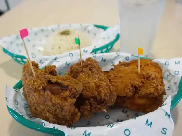 Nomms Fried Chicken Food Photo 2