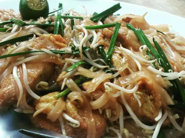 Som's Authentic Thai Cuisine - Little Bangkok Food Photo 11