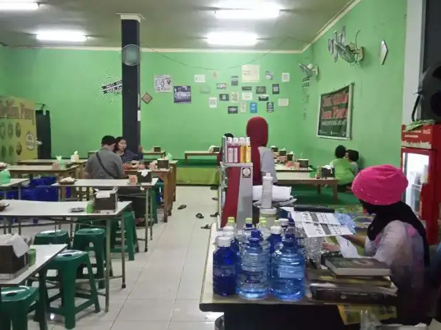 Gambar Makanan Nasi Uduk Daun Pisang 14