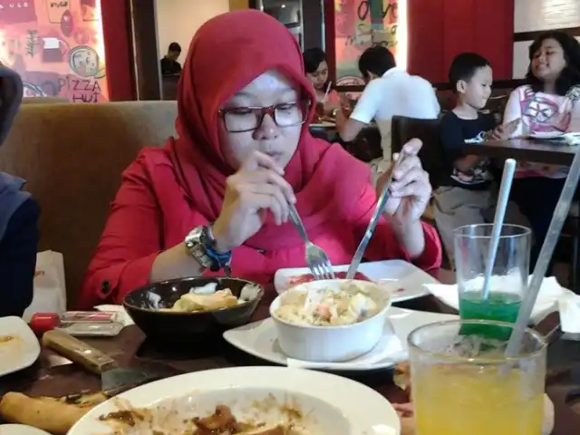 Gambar Makanan Pizza Hut pesona khayangan 2