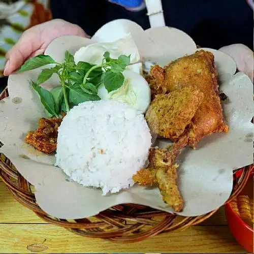 Gambar Makanan Ayam Kremes Dan Bakar Family, Kalasan 1