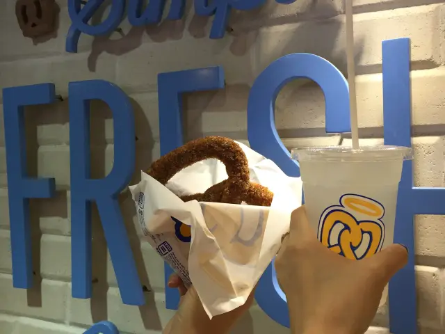 Gambar Makanan Auntie Anne's 12