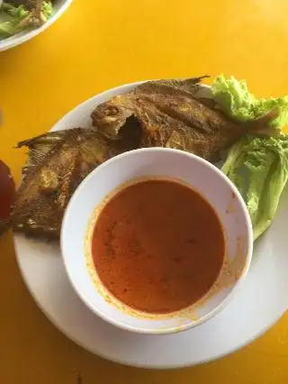 Rosdee Gulai Panas & Bawal Goreng