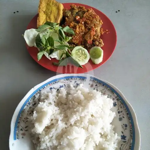 Gambar Makanan Nasi Krawu dan Lalapan Bu Nung, Sukun 2