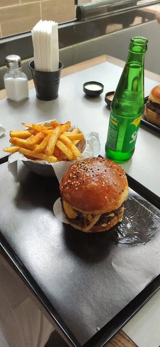 Unique Burgers'nin yemek ve ambiyans fotoğrafları 9
