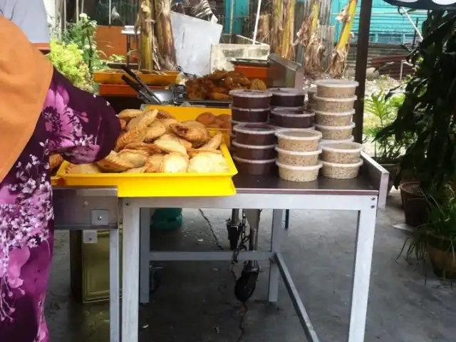 Makcik Ina Karipap Food Photo 3