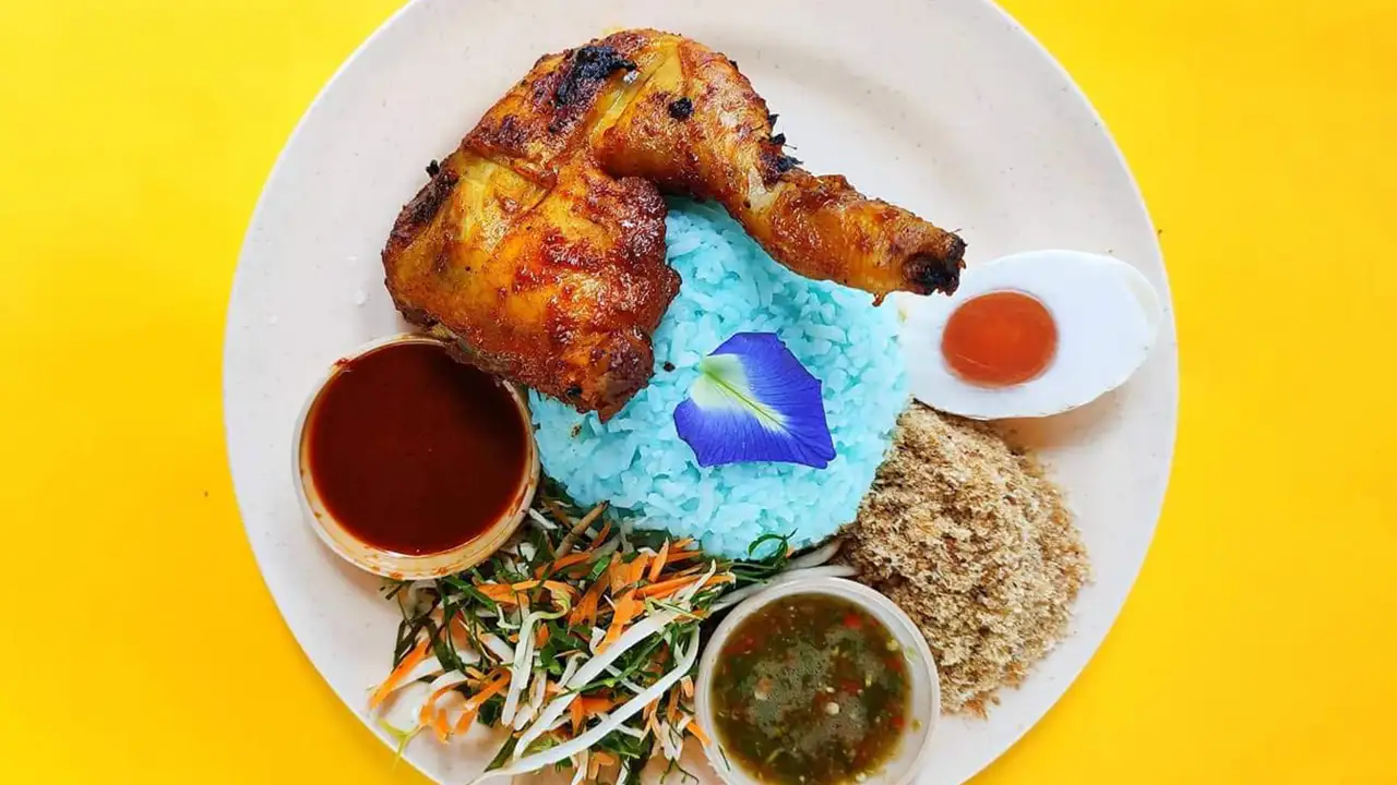 Nasi Berlauk Ada Cop