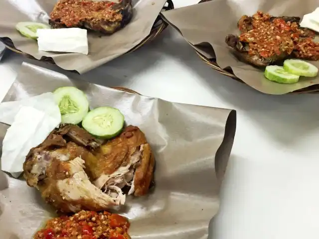 Gambar Makanan Ayam Gepuk Sambal Bawang Pak Gembus 12