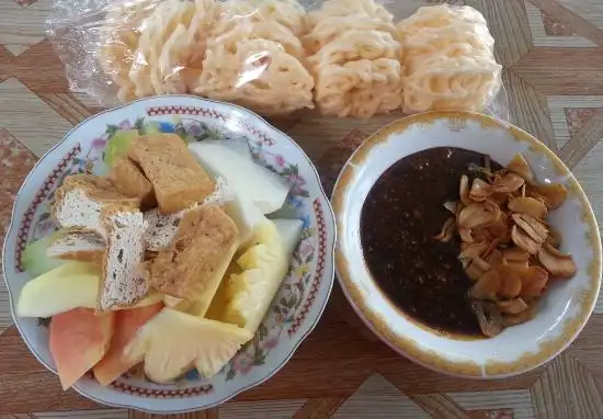 Rujak Manis Ananas Pak Bejo