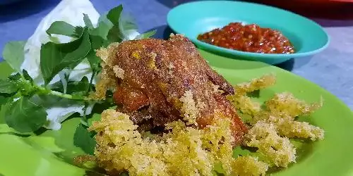 Warung Ayam Kremes Mas Dzikril, Tombolotutu Atas