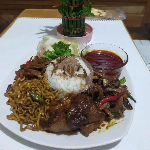 Gambar Makanan Nasi Uduk Malam Mama Dhiyas, Bintara 9