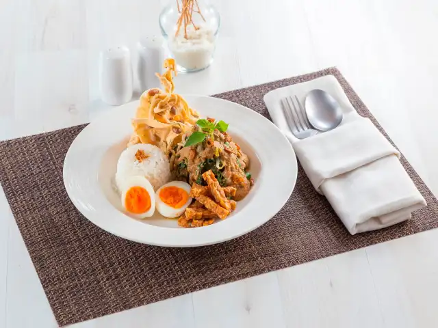 Gambar Makanan Gili Bar & Lounge - Puri Denpasar Hotel 1