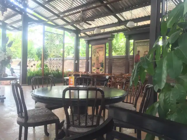 Gambar Makanan La Taverna Cafe & Resto 9