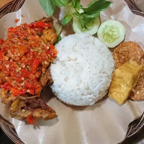 Gambar Makanan Ayam Penyet Sambal Ijo Bu Sum Kost Leguti, Lengkong Gudang Timur 4 3