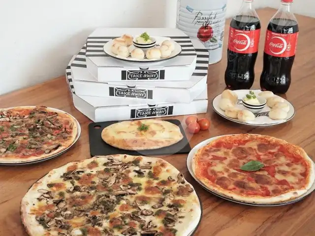 Gambar Makanan Pizza Marzano, Living World 15