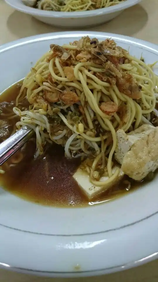 Gambar Makanan Lontong Mie Ny. Marlia 12