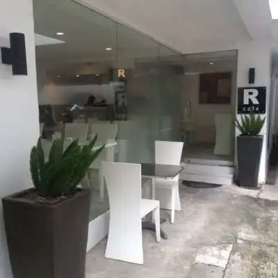 R Suites Cafe