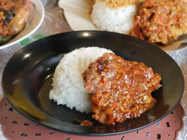 Gambar Makanan Ayam Goreng Nelongso, Pamekasan 8