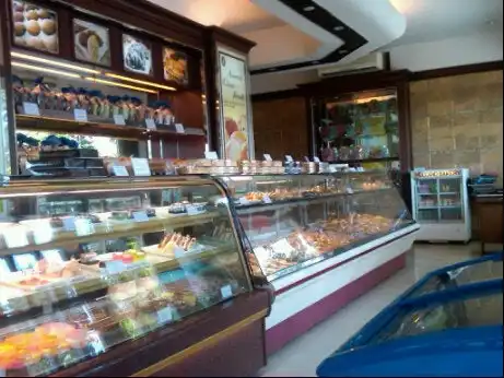 Gambar Makanan Holland Bakery 7