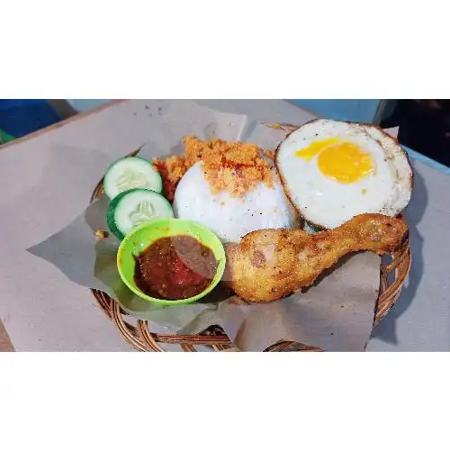 Gambar Makanan Ayam Penyet Yuhuy, Pedurungan 2