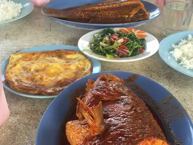 Asam Pedas Mak Ngah Food Photo 3