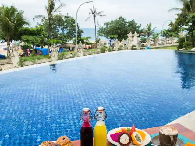 Gambar Makanan S.K.A.I. Beach Club – Padma Resort Legian 6