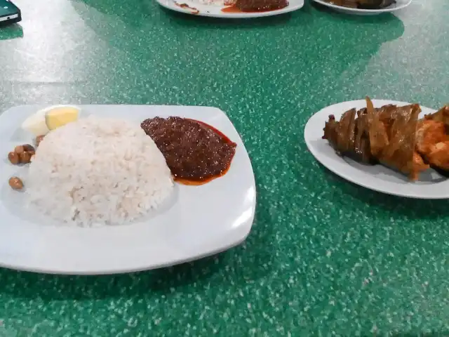 Nasi Lemak Ayam Pandan Food Photo 10