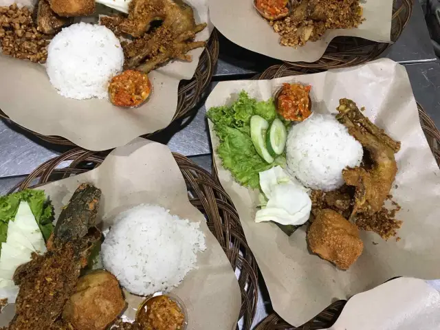 Gambar Makanan Ayam Penyet Surabaya 1
