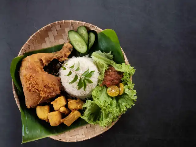 Ayam Penyet Cik Siti (Taman Paruda)