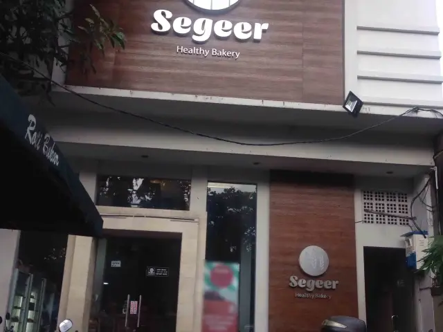 Gambar Makanan Segeer Bakery 6