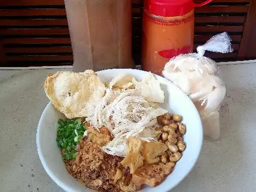 Bubur Ayam Jakarta Bunda Kia, Pemuda