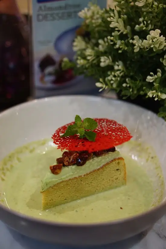 Gambar Makanan Almond Tree Cakes Serpong 8