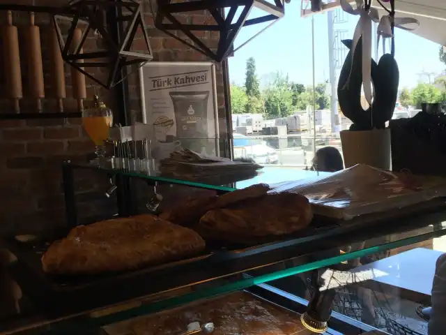 Göçmen Börekçisi Altunizade'nin yemek ve ambiyans fotoğrafları 17