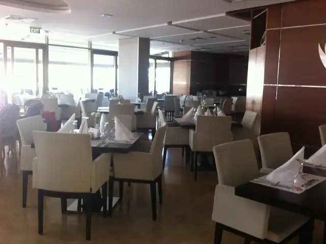 Restaurant - Otel Niza Park'nin yemek ve ambiyans fotoğrafları 3