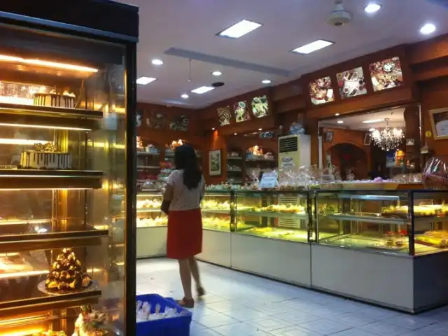 Gambar Makanan Olympic Bakery 8