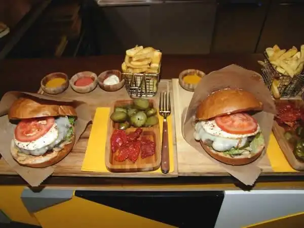 So Big Burger'nin yemek ve ambiyans fotoğrafları 9