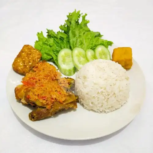 Gambar Makanan Ayam Gepuk Mas Berto 6