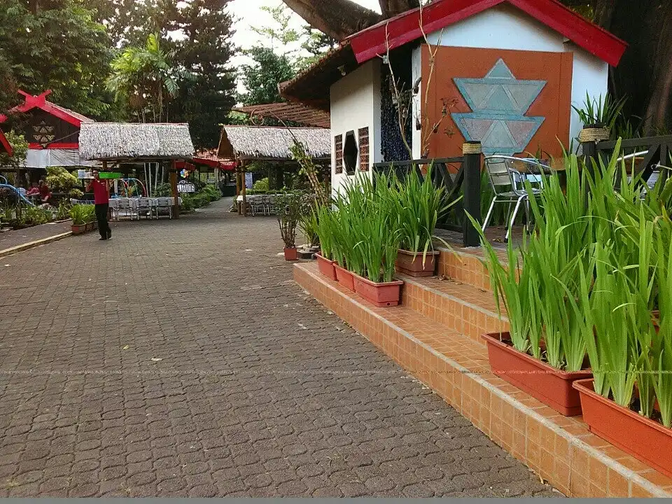 Ruang Nias, Pulau Dua Resto