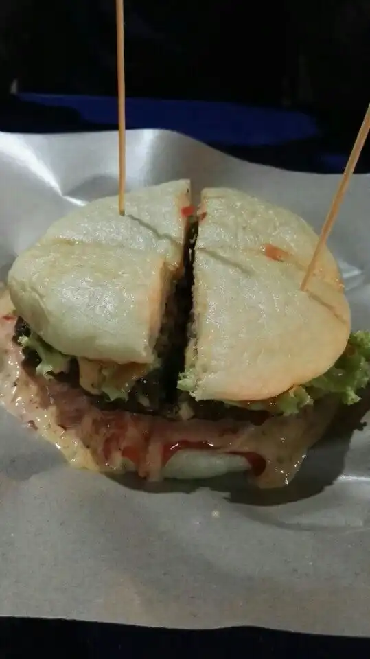 Cheesy Burger Bakar Food Photo 3