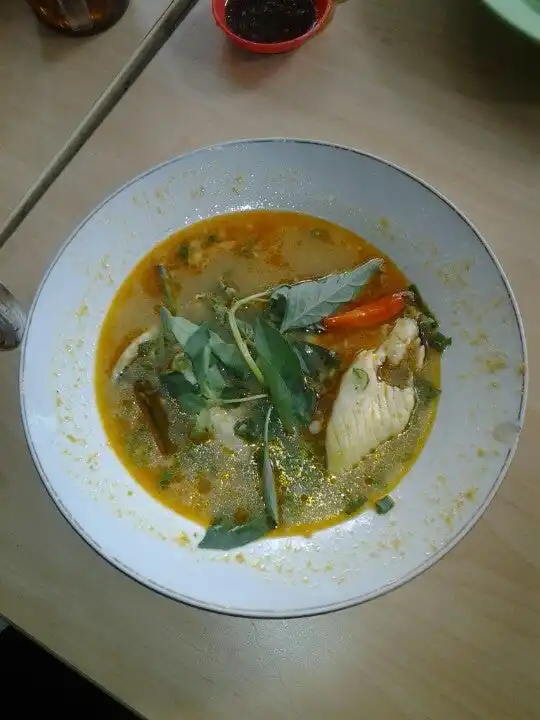 Gambar Makanan Gulai Kepala Ikan Pak Untung 4