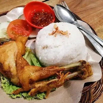 Gambar Makanan Lesehan Pecel Lele Lestari & Seafood, Srengseng Sawah 7