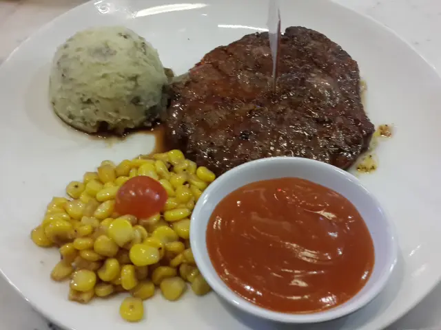 Gambar Makanan Steak Hotel by Holycow! 9